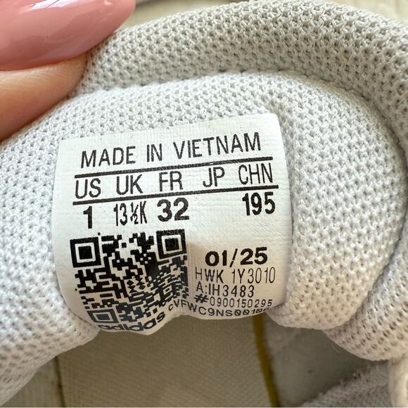 Adidas girls sneakers size 1 US - Picture 4 of 4